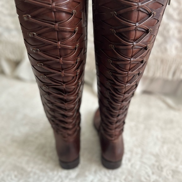 Gianni Bini Boot Knee High and Side Zipper color Brown shoes Size 8MW - Picture 8 of 16